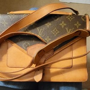 SOLD💯💥💥Vintage Louis vuitton Sac Biface